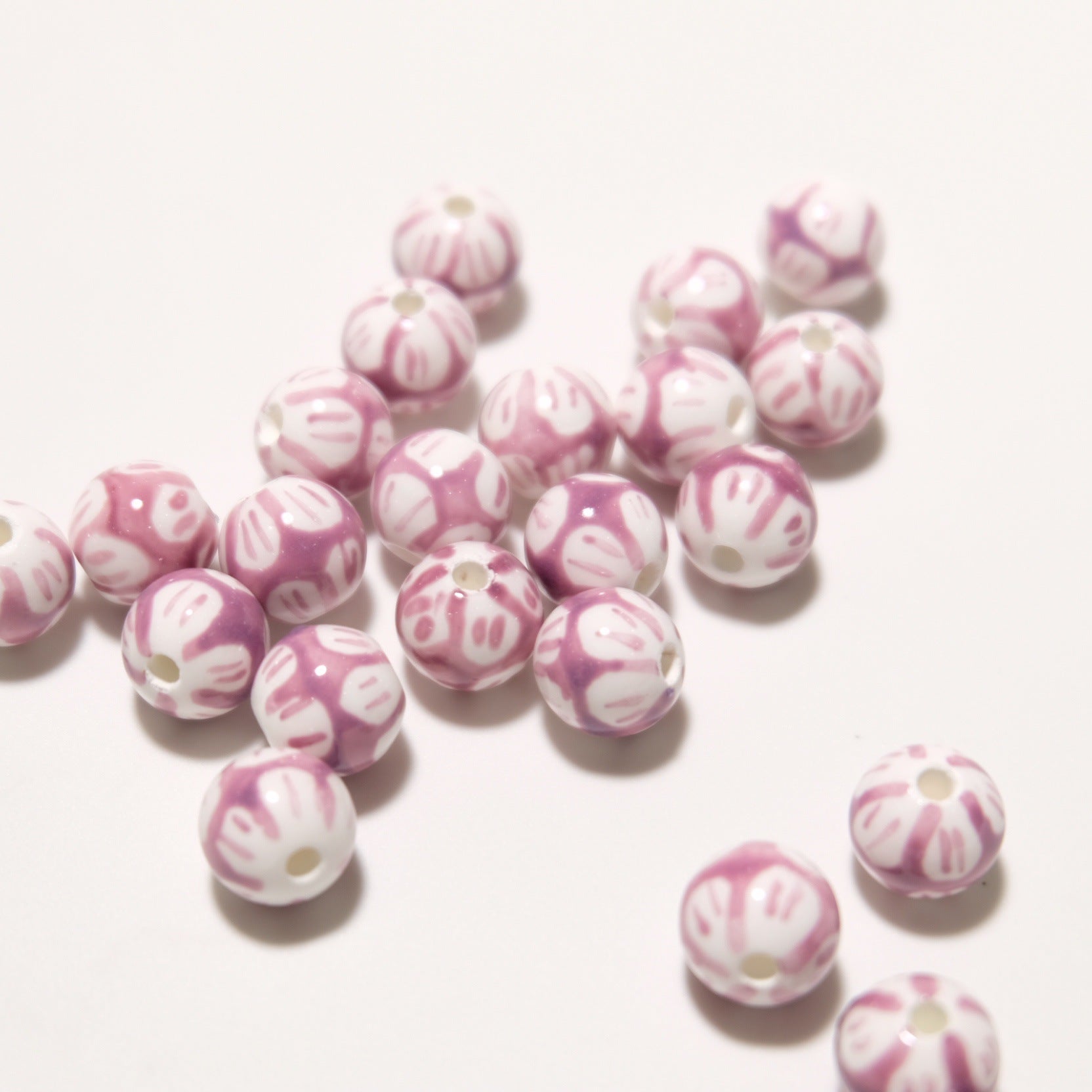 Venta al por mayor, pétalos pintados a mano de 12MM, adornos de bricolaje, cuentas de cerámica